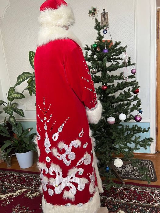 Sotiladi yoki ijaraga beriladi: Qorbobo va Qorqiz kostyumlari