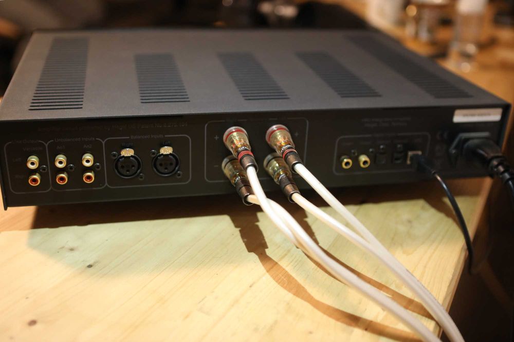 Hegel H80 – amplificator integrat cu DAC incorporat, telecomanda