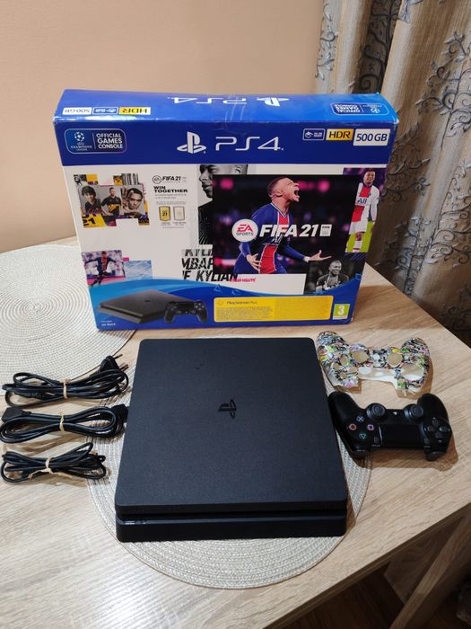 Play Station 4 - 500 GB + 6 jocuri
