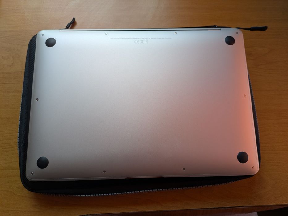 Лаптоп Macbook Air M1 256GB / 8GB RAM / 97% battery - 53 cycles