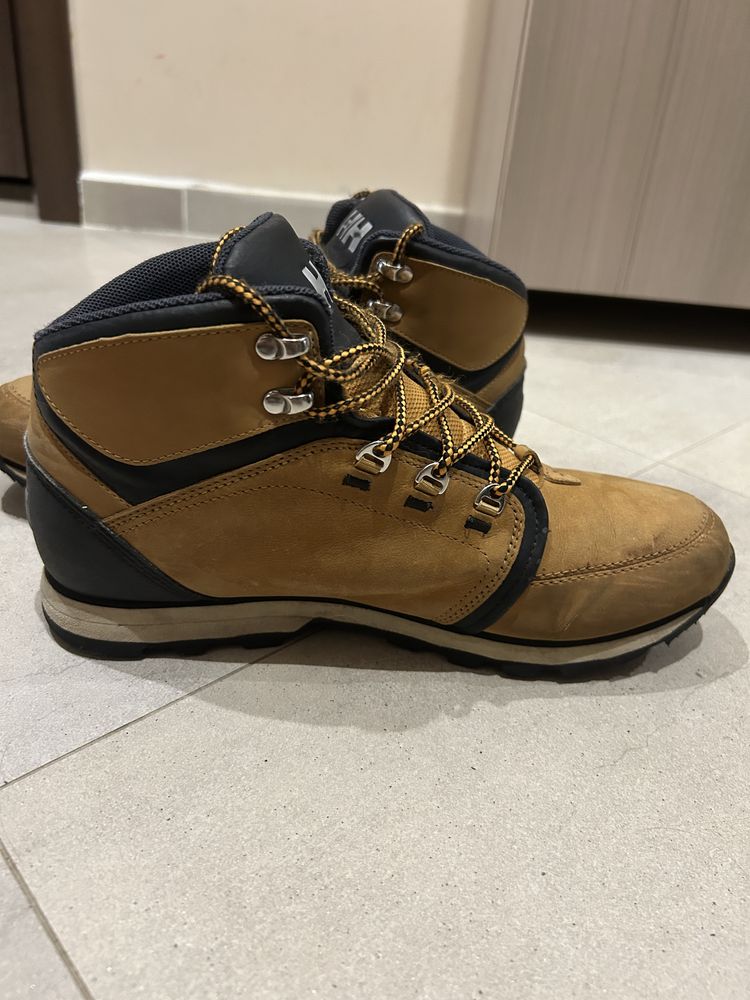 Зимни непромокаеми мъжки боти Helly Hansen