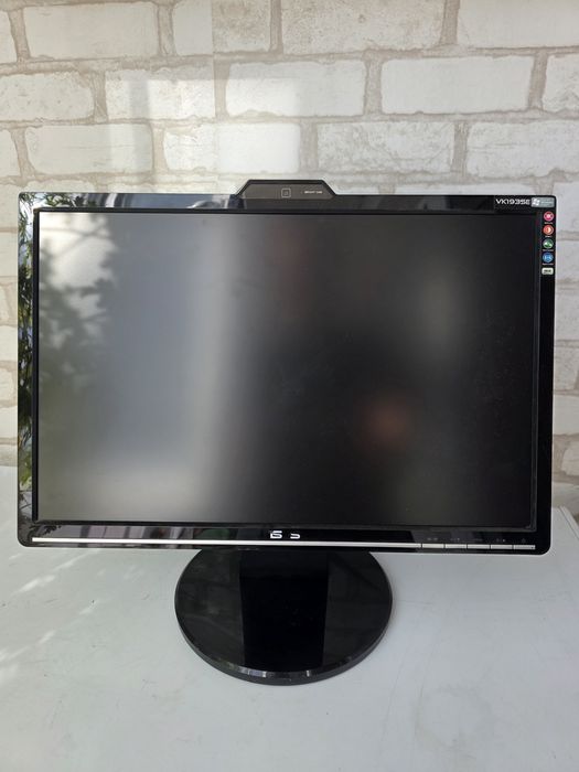 Монитор ASUS VK193SE 19" с камера и говорители – 1440x900, 5ms, VGA
