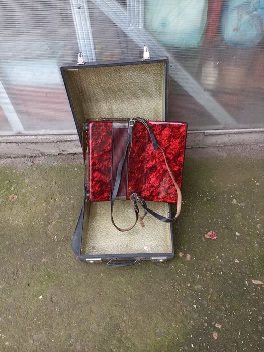 Акордеон Weltmeister Stella 40 баса