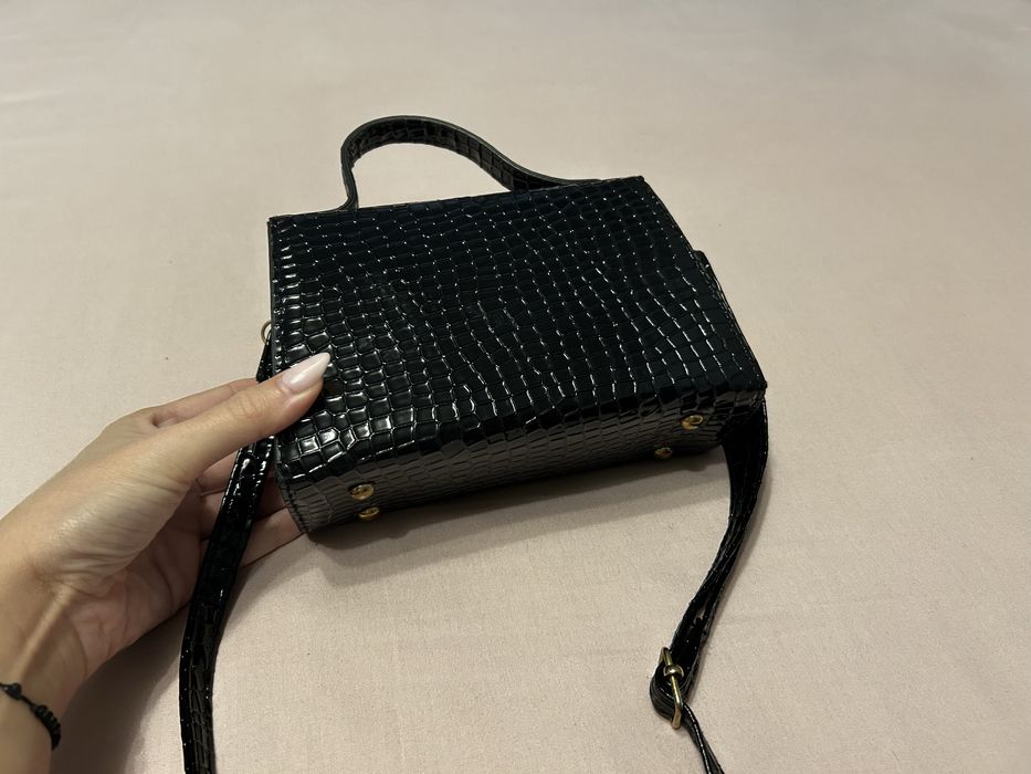 Дамска черна чанта