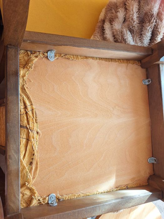 Продавам столове