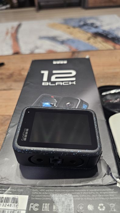 Vând Gopro hero 12 black + accesorii originale