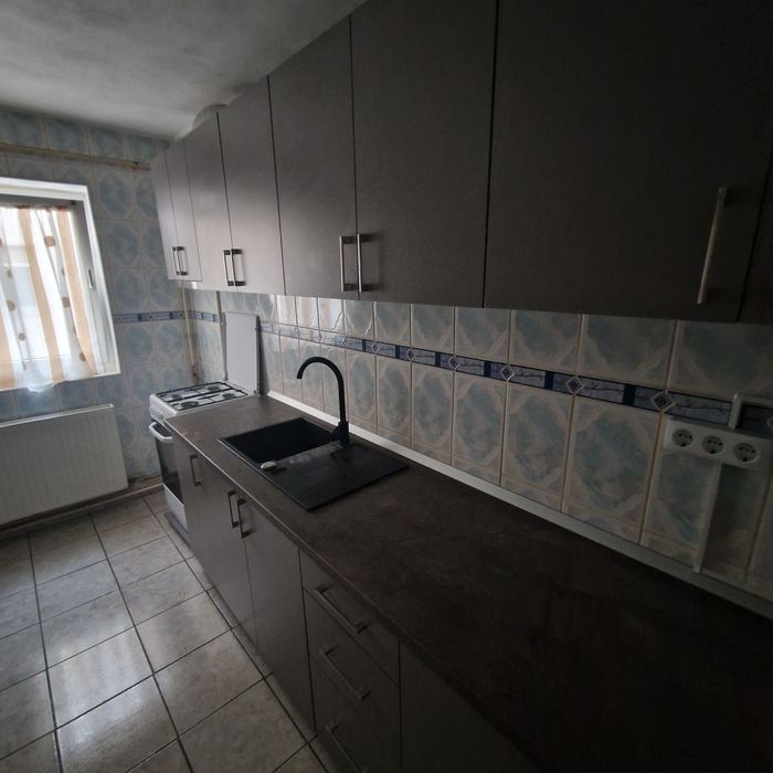 Inchiriez apartament 3 camere decomandate cu centrala proprie