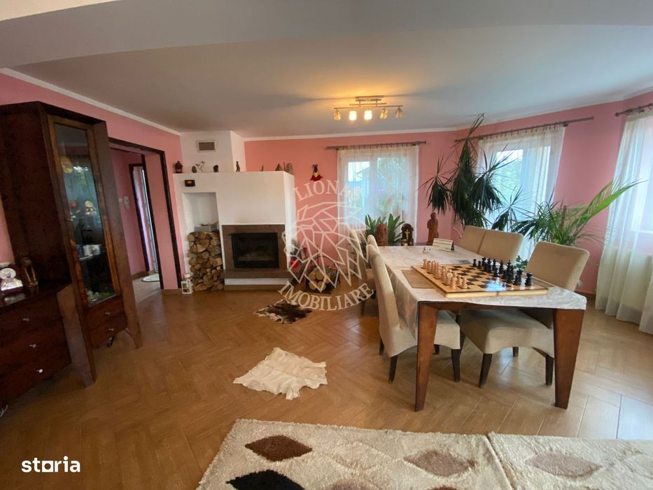 Casa 210 mp-garaj-curte amenajata-panouri solare-Ghinda