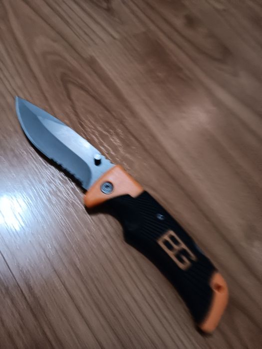 Vand unealta de colectie Gerber Bear Grylls noua