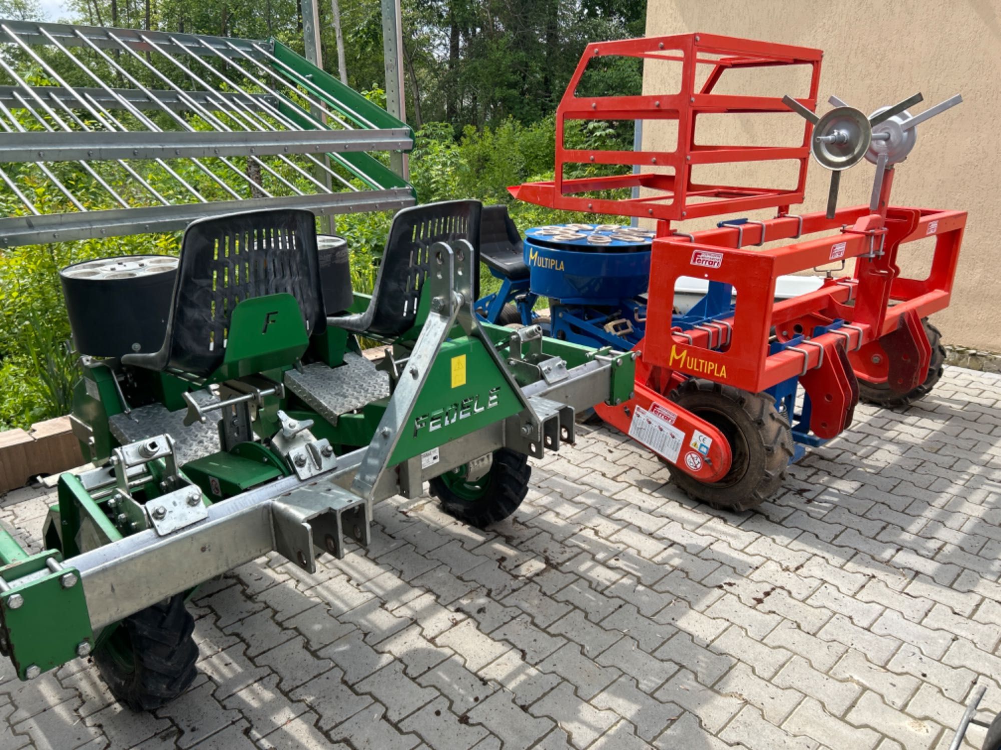 Plantator  masina de plantat rasaduri ferrari