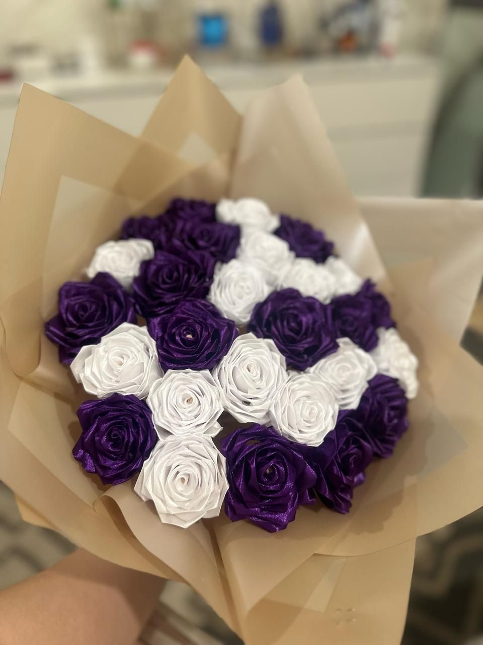 Букет из атласных роз