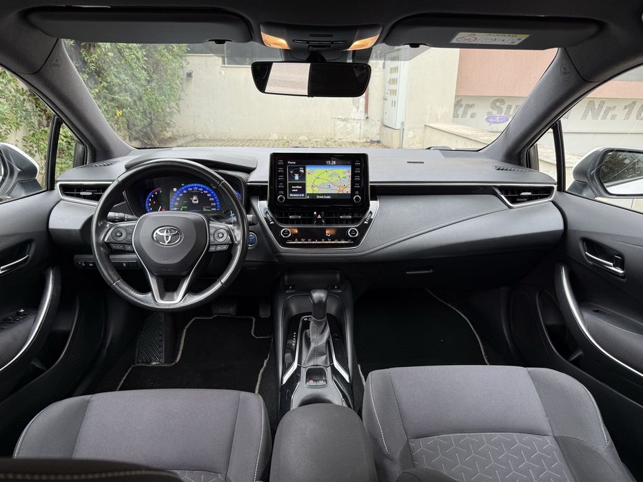 Vand toyota Corolla 1.8 benzina Hybrid