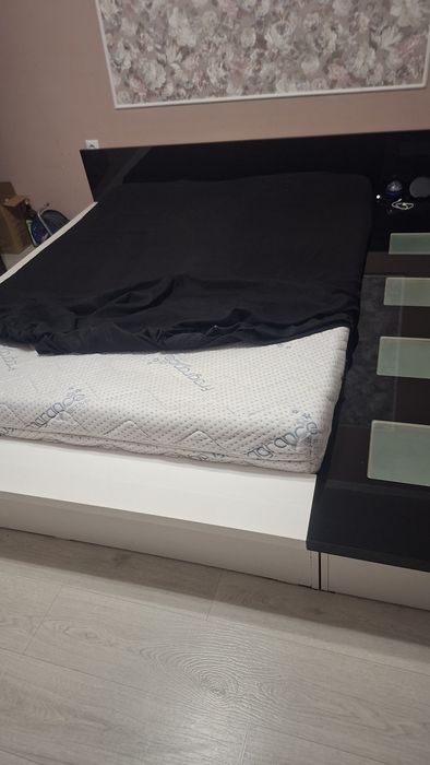 Продавам спалня с матрак