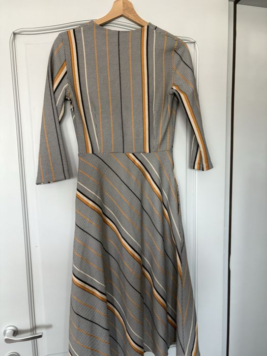 Rochie eleganta in dungi