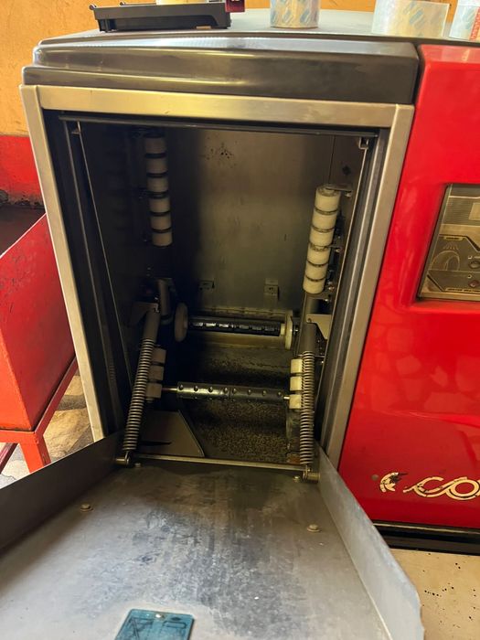 Vând mașină profesională  spălat roți auto TECOLR400 stare impecabilă