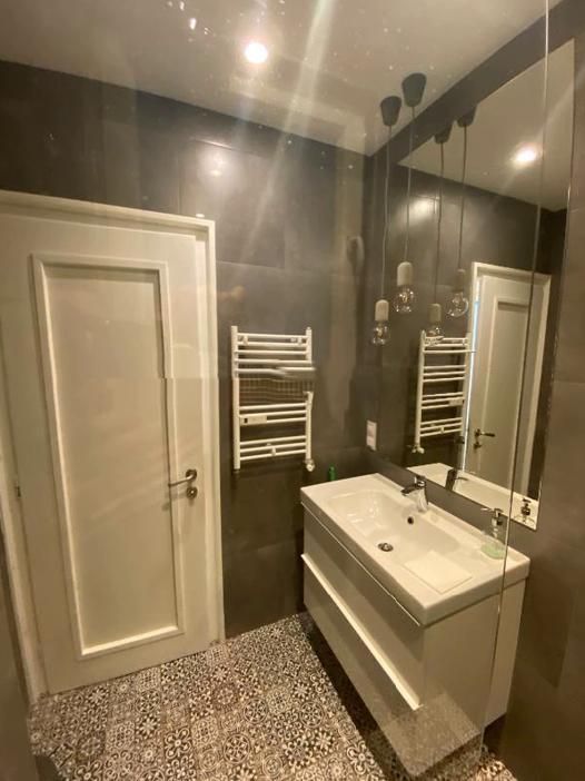 Дава се под наем Двустаен апартамент в София, Център - 68 кв.м за 825 € - Снимка #8