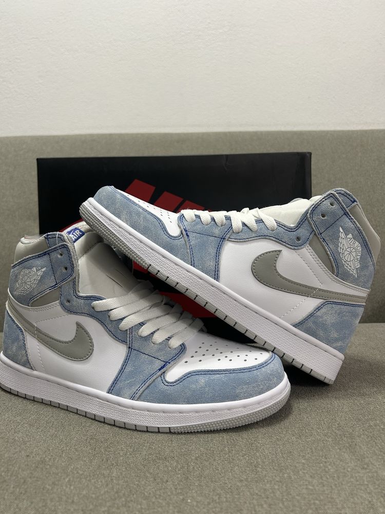 Air Jordan 1 Hyper Royal