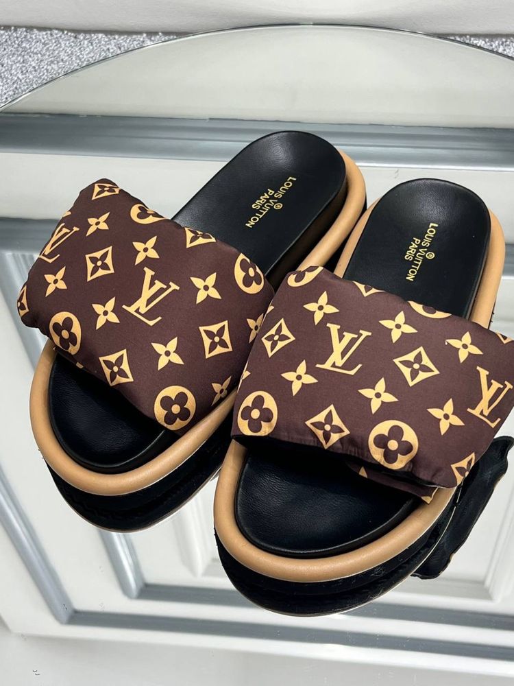 Papuci/Slapi Louis Vuitton Model 2023