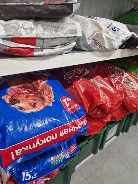 Корм для собак и кошек