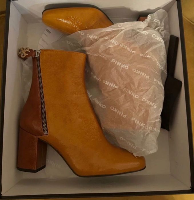 Pinko кожени боти