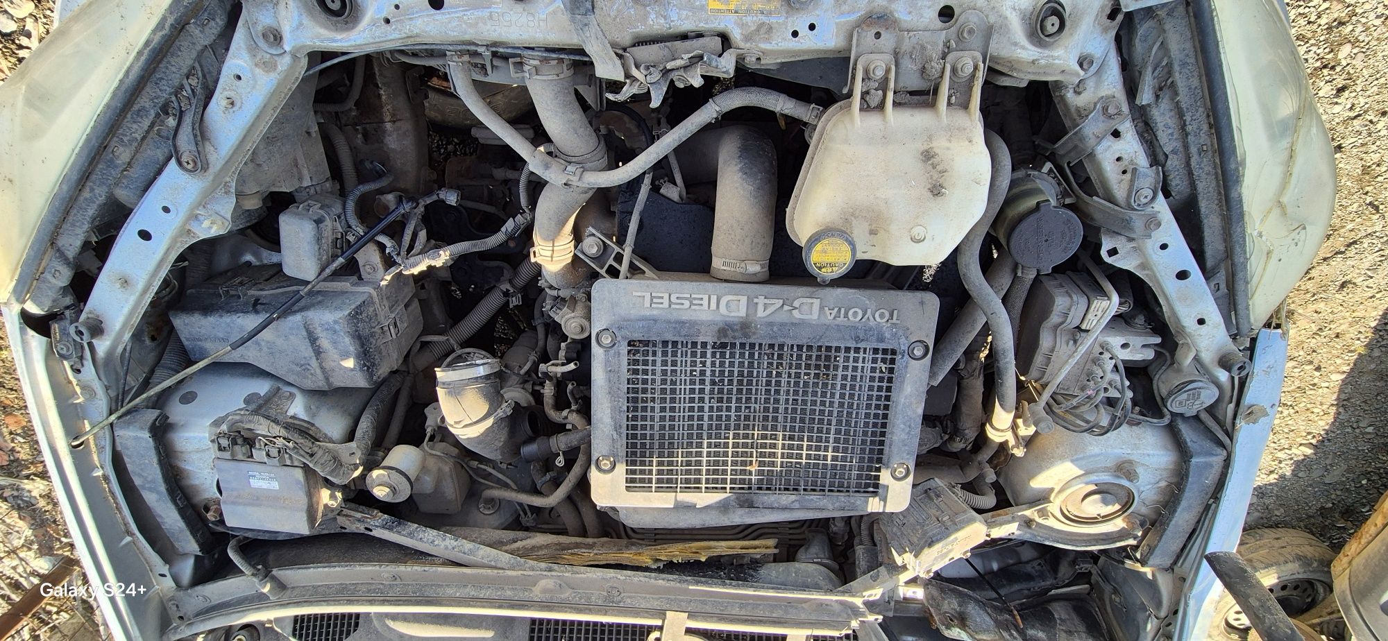 Dezmembram Toyota Rav4 2.0 diesel 4×4.