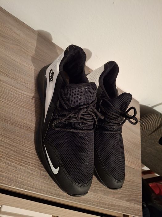 Adidași Nike 43.
