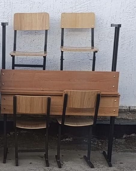 Для школьников стол стулья новый