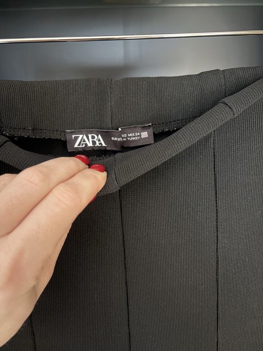Черен клин Zara.