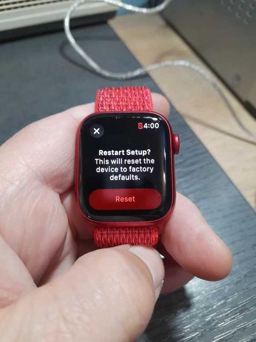Apple Watch 9 series 41 mm.Red Product.Defect.Pentru piese.