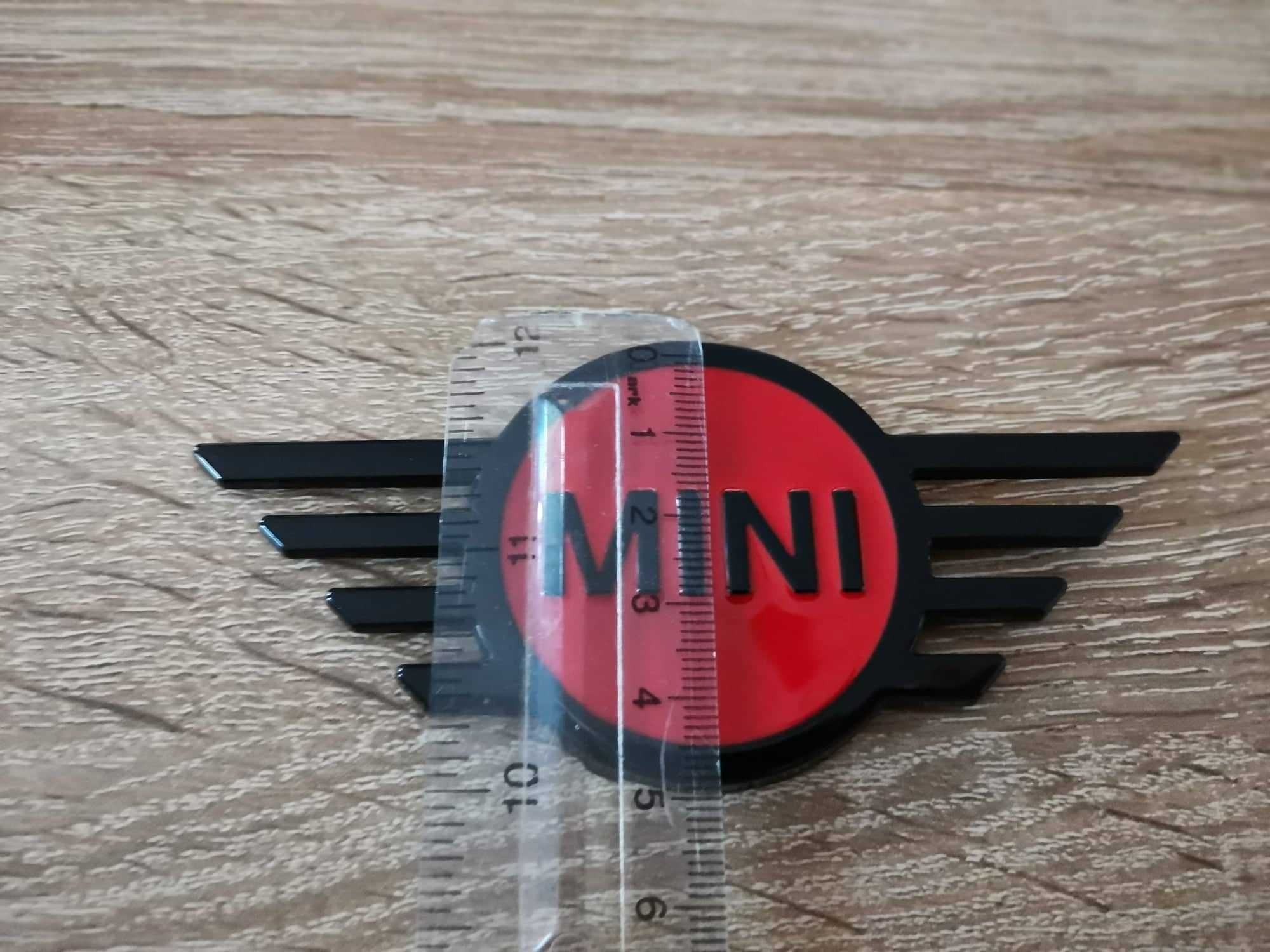 MINI Cooper червено с черно емблема лого нов стил