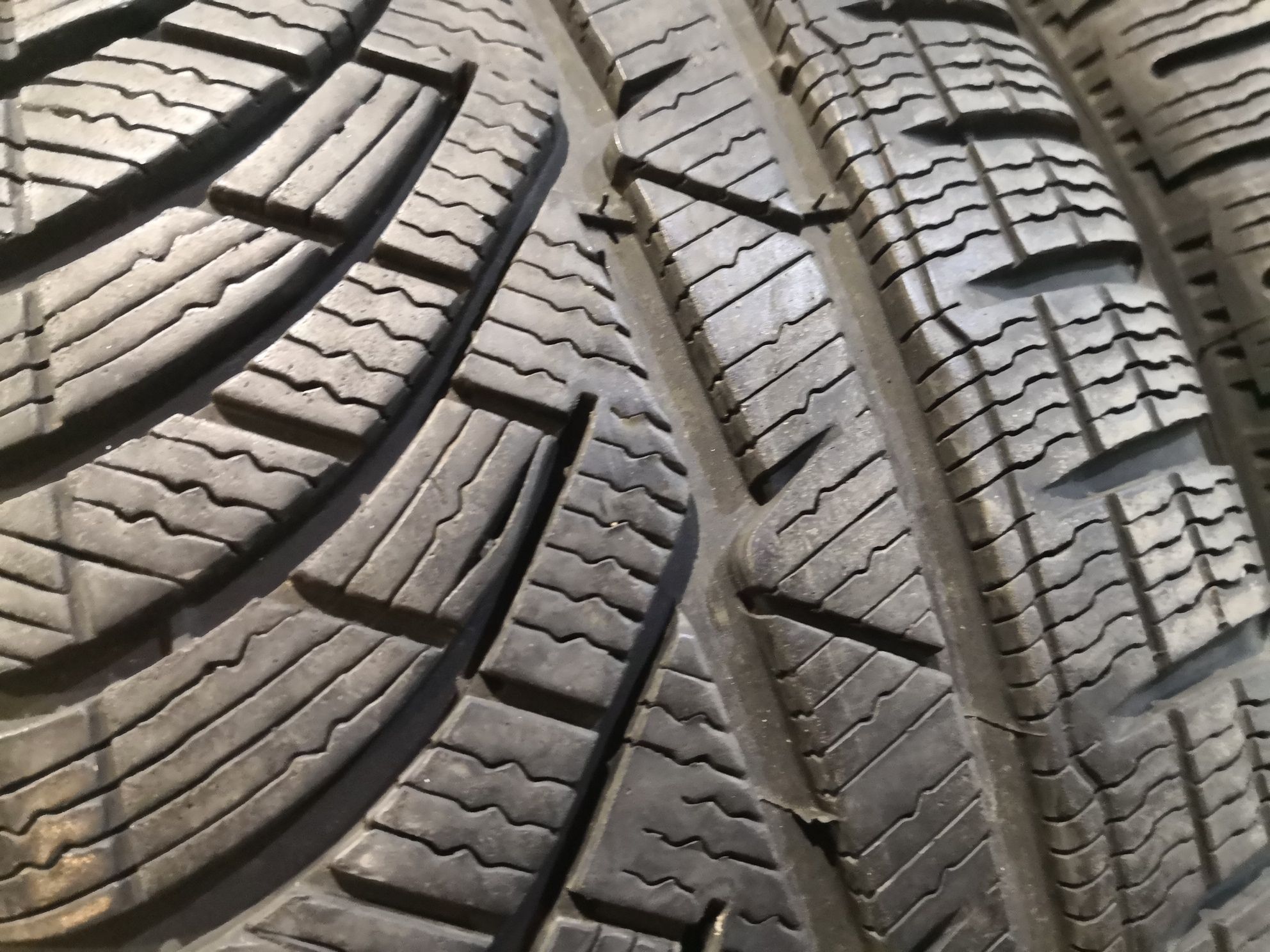 225 45 18 цола спорт пакет задни 245 40 18 Michelin dot 20
