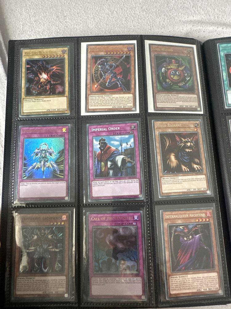 Set carti Yugioh vechi si rare(la bucata)