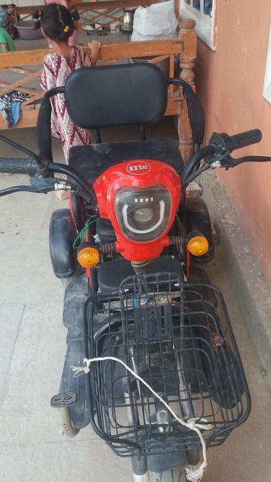 3 g'ildirakli sukuter sotiladi