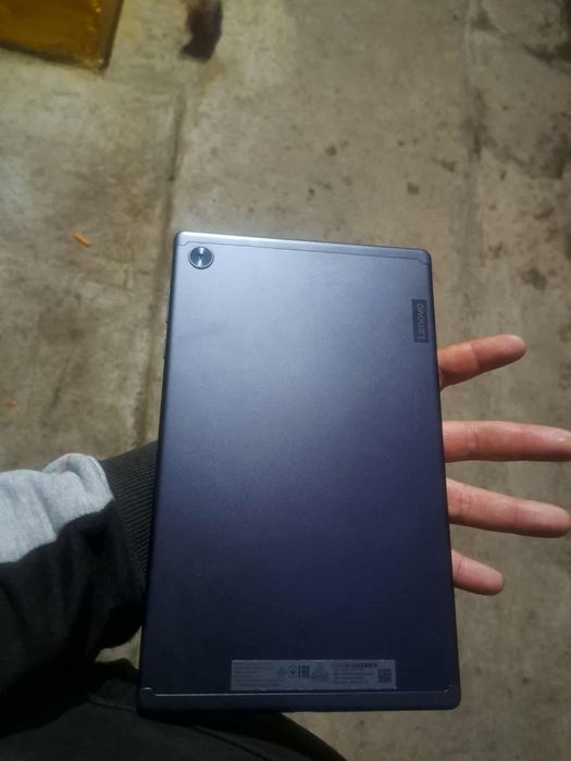 Vand tableta Lenovo cu  SIM