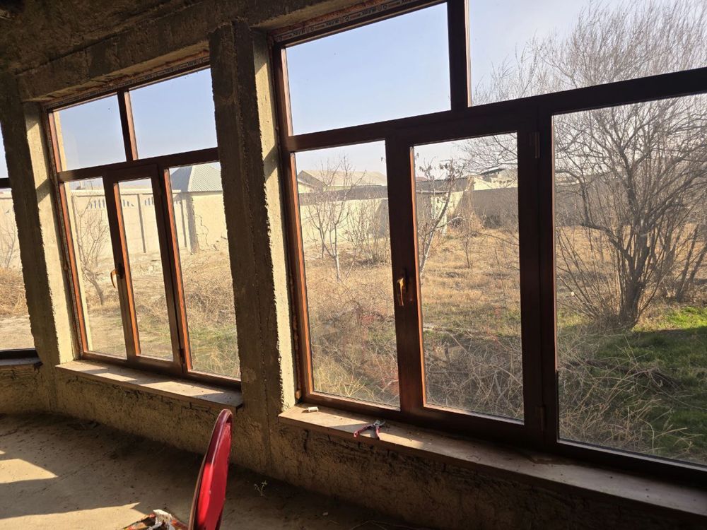 Navoiy shahar Uyrot yo’lni usti hovli sotiladi