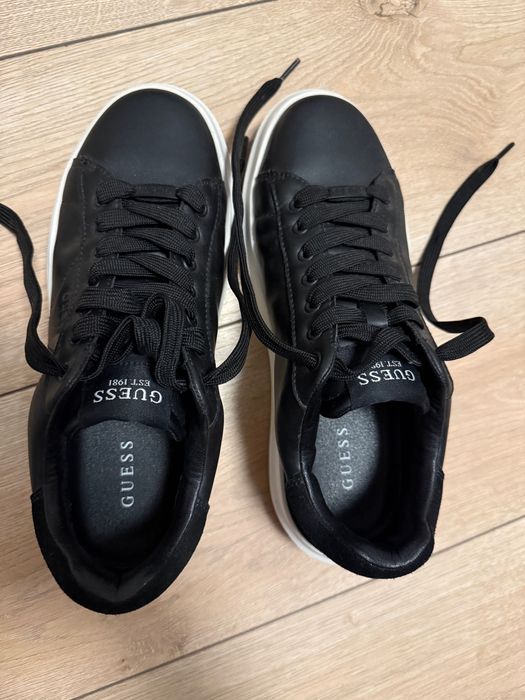 Adidasi Guess marimea 39