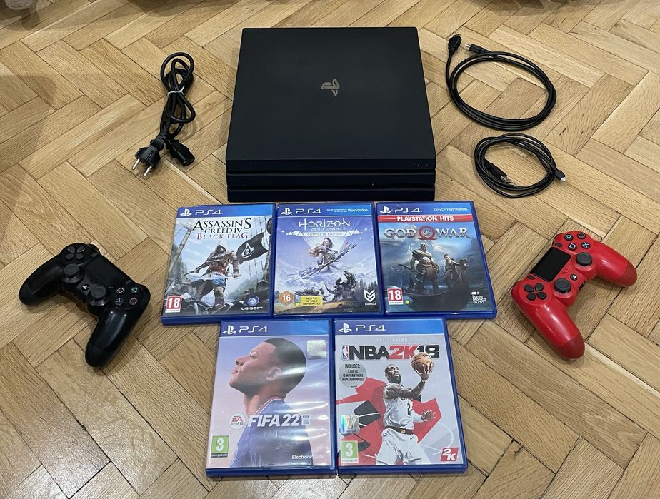 Playstation 4 PRO/PS4 PRO - 1TB с два джойстика