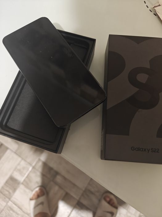 Samsung s22 8/128 gb