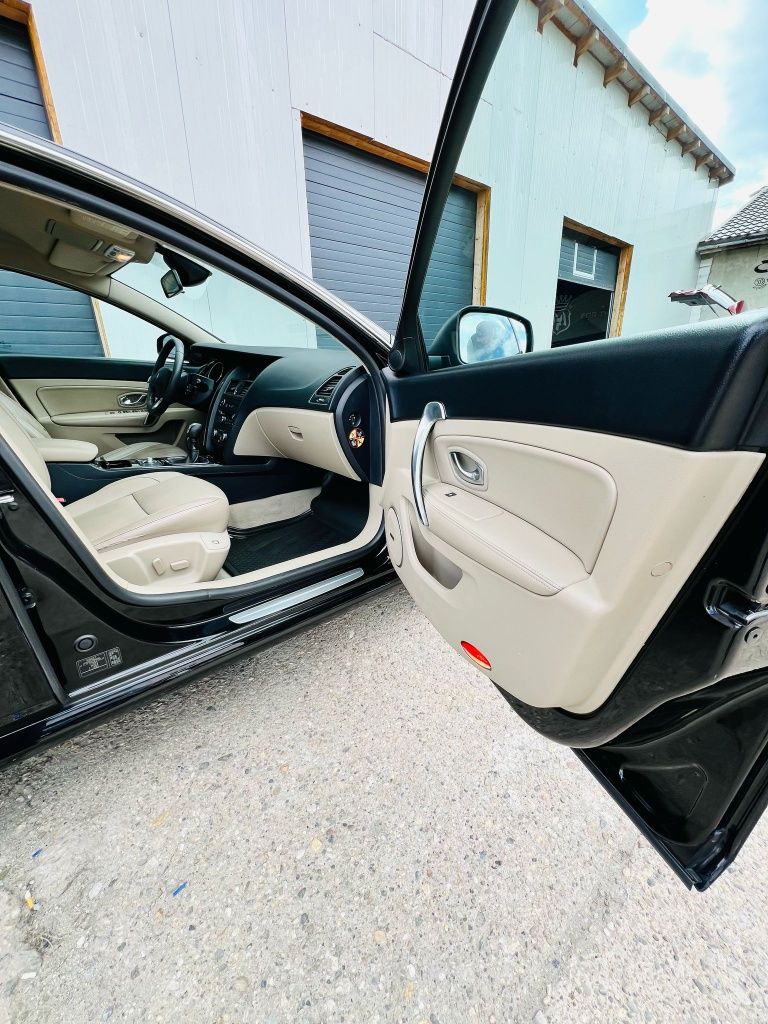 Autoturism Renault Latitude