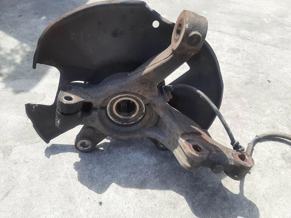 fuzeta stanga fata  mazda 2 de 1.3b