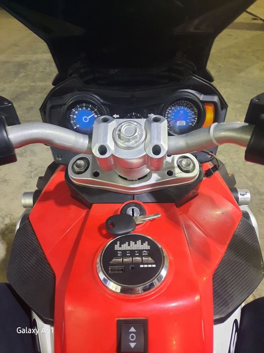 Bolalar uchun mototsikl sirena va ovoz bilan