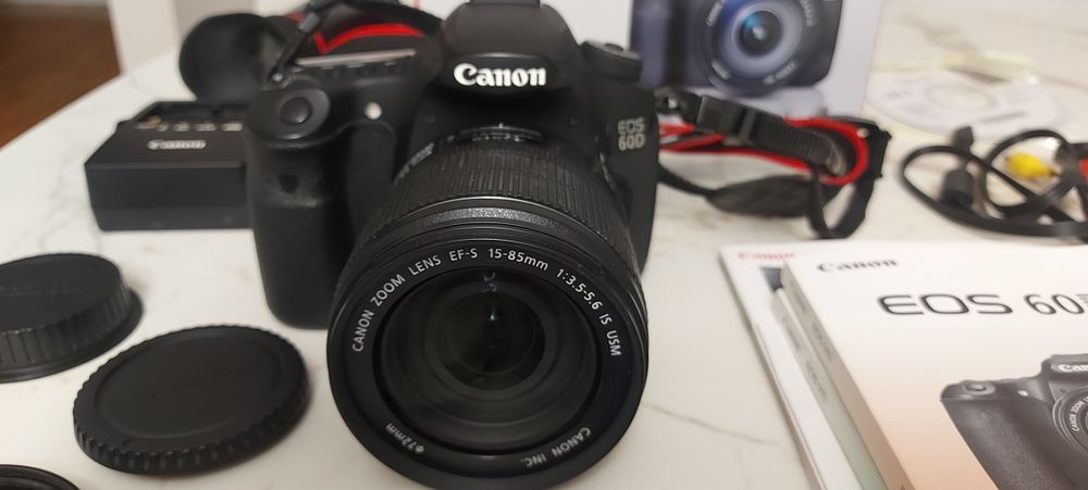 Фотоаппарат Canon 60D + суперобъектив Canon EFS 15-85 + сумка+ подарки