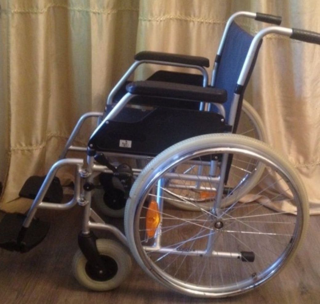 Инвалидная коляска-это способ передвижения у кого болит спина или ноги