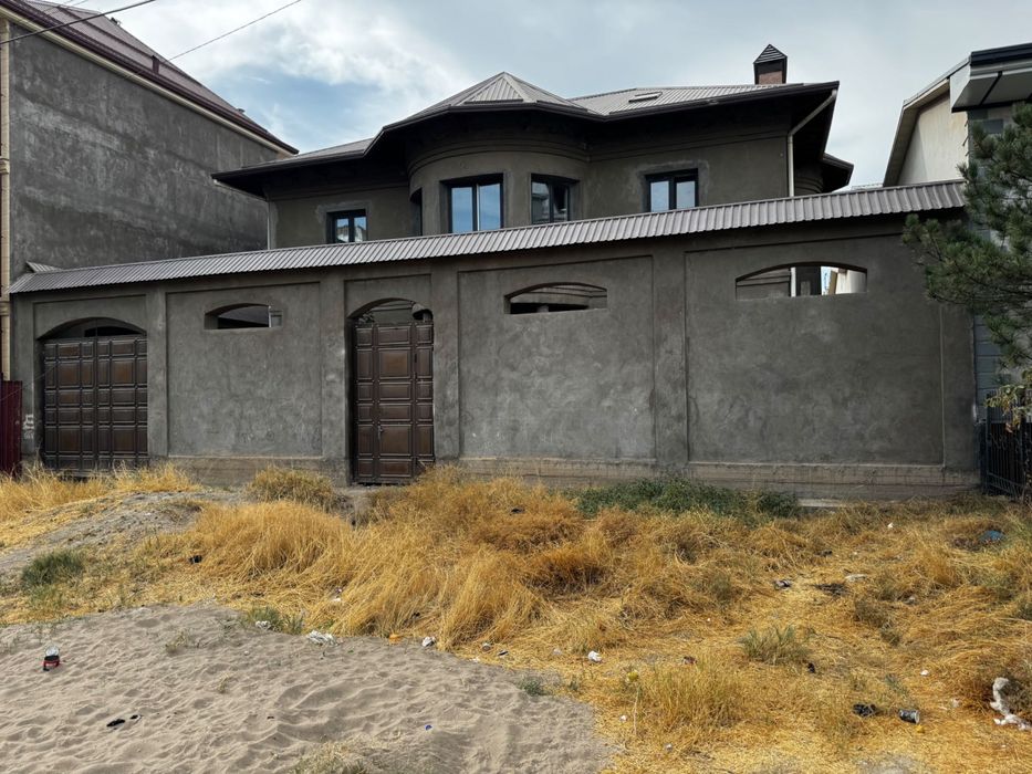 Двухэтажный дом с мансардой и цоколем — 700 кв.м