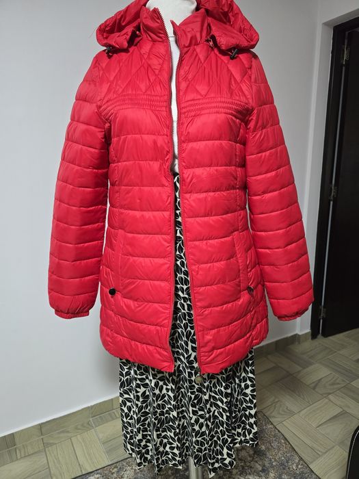 Set format din fusta plisata si pulover alb;