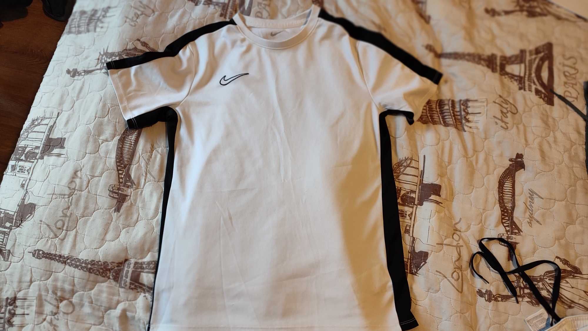 Nike тениска и шорти екип или поотделно. Xl 158-170