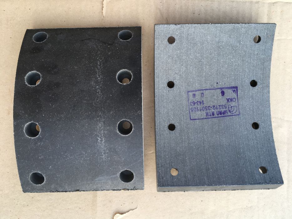 Накладки тормозные новые,сверлеленные