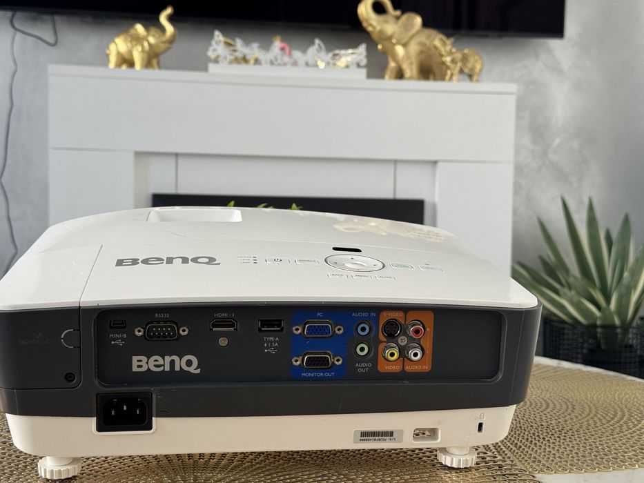 Videoproiector BenQ - 4000 lumeni, WXGA, HDMI, 3D - Impecabil!