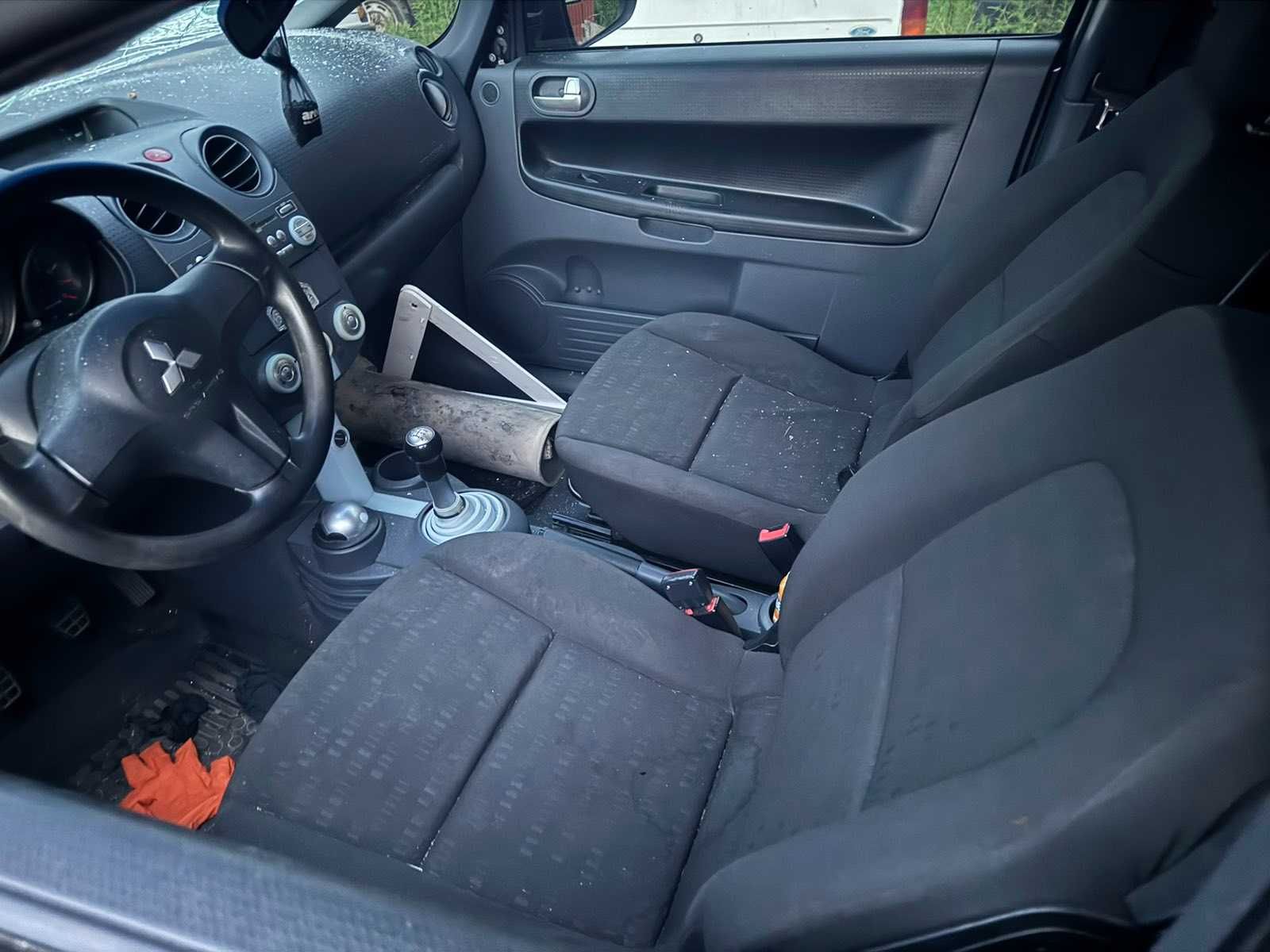 Митцубиши колт 1.3 95 коня 2006 на части    mitsubishi colt 2006
