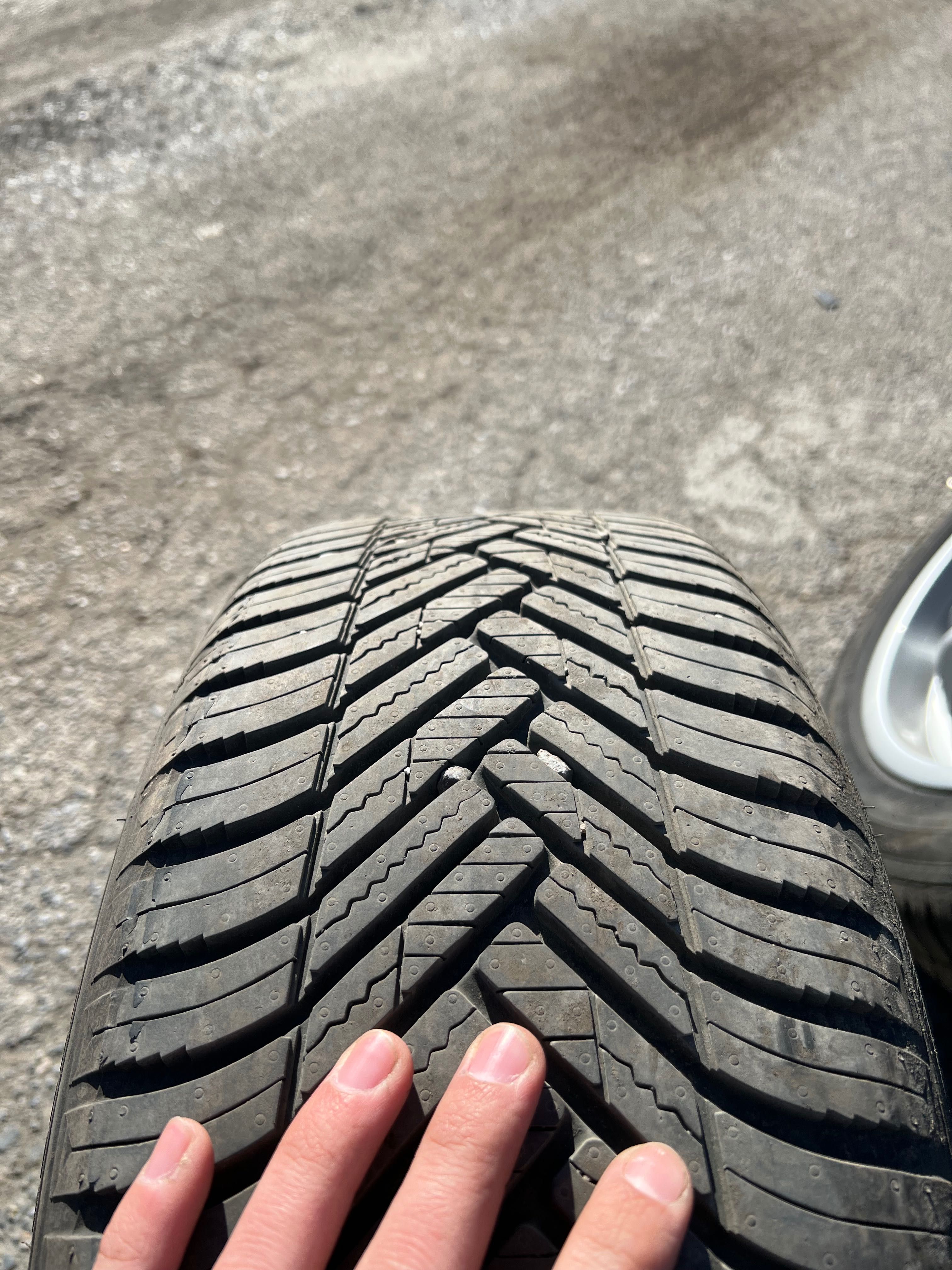 Джанти OZ cobra 16 цола на два размера с гумите Hankook all season.